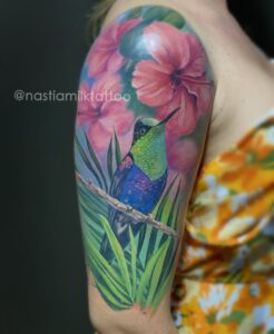 Tatuaż realistyczny - kwiaty