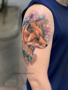 Tatuaż realistyczny - kolorowy lis