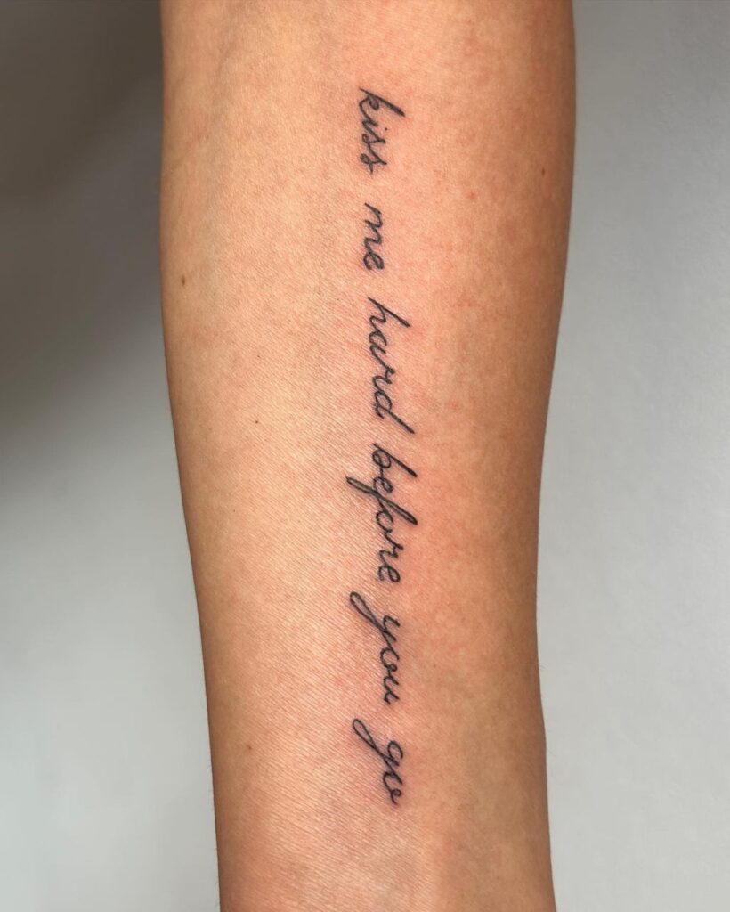 Tatuaż kobiecy - sentencja