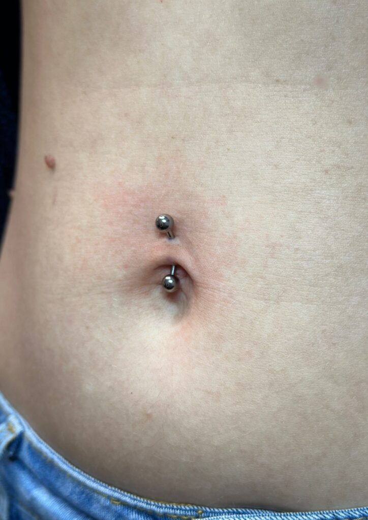 Piercing pępka